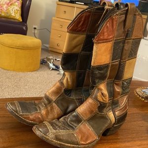 FREE SHIPPING- GROOVY - VINTAGE 70’s LARRY MAHANS PATCHED COWBOY BOOTS.
